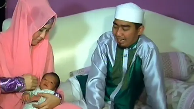 Ada yang berbeda Idul Fitru April Jasmine dan ust Solmed kali ini