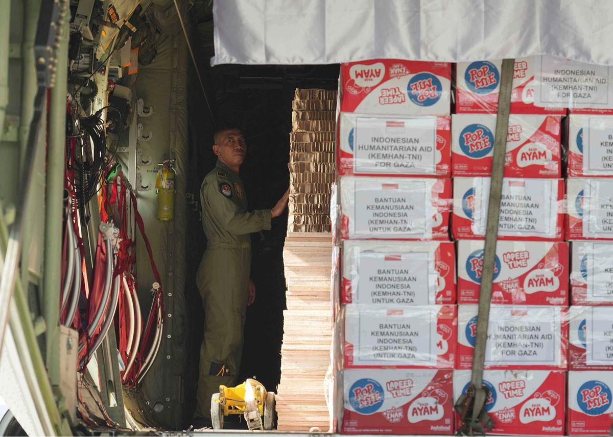 FOTO: Indonesia Kirim 800 Ton Bantuan untuk Gaza Lewat Misi Satgas Merah Putih II