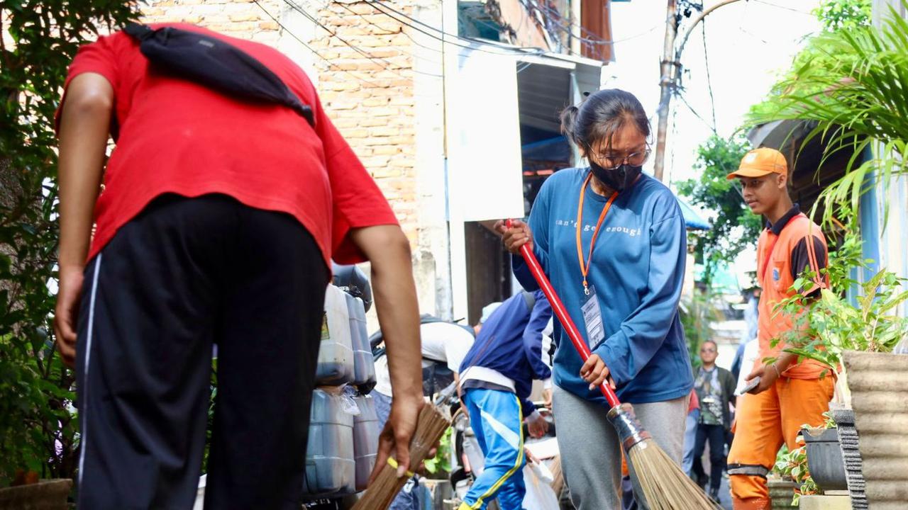Sarjana Akuntansi Terpaksa Jadi PPSU, Rela Bersihkan Got dan Sapu Jalan Jakarta Demi Dapat Kerja