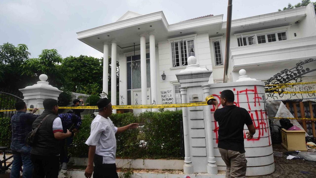 FOTO: Kondisi Rumah Uya Kuya Setelah Amukan Massa Tak Dikenal