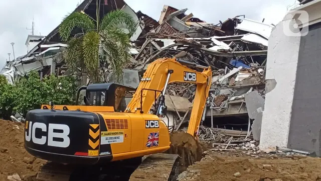 Penampakan Kantor Gubernur Sulbar yang Ambruk Diguncang Gempa