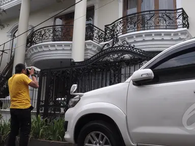  Kediaman pribadi mantan Menteri Agama Suryadharma Ali di Jl Raya Mandala VII No 2, Menteng Dalam Jakarta Selatan, Sabtu (11/04/2015). Semenjak ditahan KPK rumah terlihat sepi. (Liputan6.com/Andrian M Tunay)