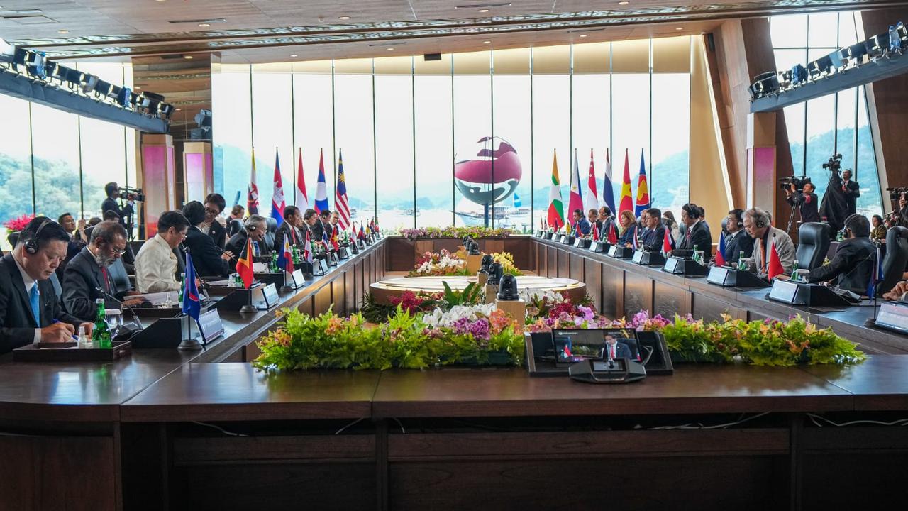 Konferensi Tingkat Tinggi (KTT) ASEAN ke-42, dalam sesi ASEAN Leaders’ Interface with Representatives of ASEAN Business Advisory Councildi Labuan Bajo, Kabupaten Manggarai, Provinsi Nusa Tenggara Timur, Rabu (10/05/2023).