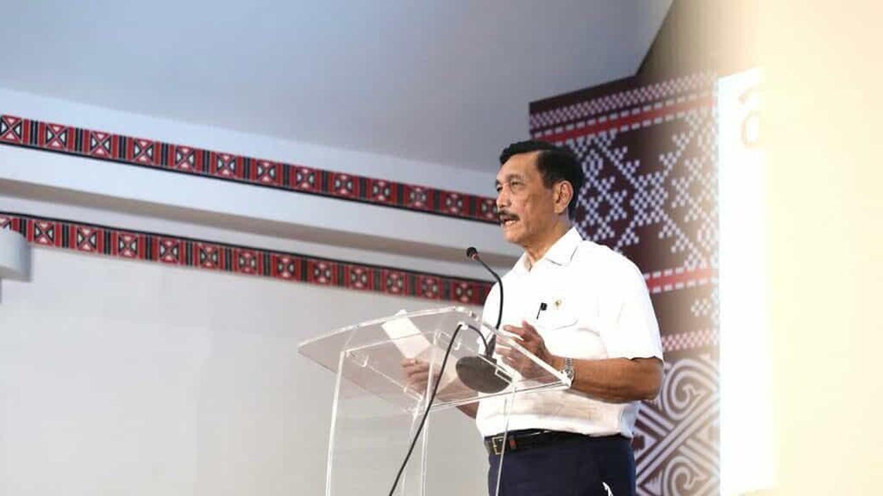 Menko Marves Luhut Binsar Pandjaitan secara virtual pada webinar bertajuk "Investment Electrical Vechicles in Indonesia" pada Rabu (17/11/2021).