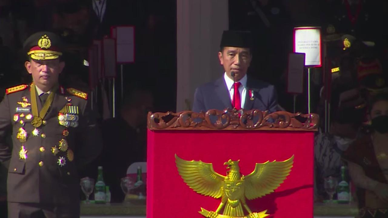 Presiden Jokowi menjadi Inspektur Upacara HUT Bhayangkara yang digelar di Semarang, Jawa Tengah. (Istimewa)