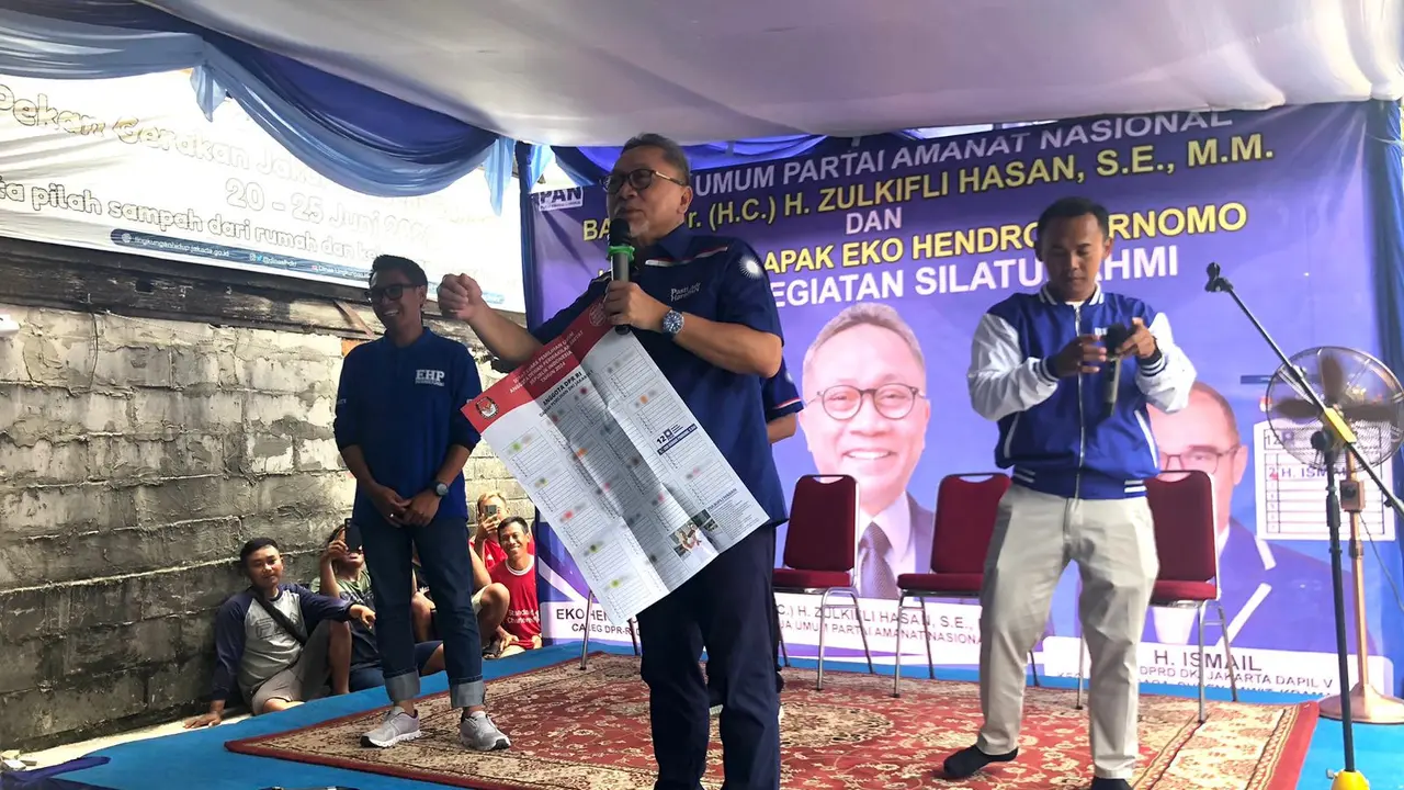 Ketua Umum Partai Amanat Nasional (PAN) Zulkifli Hasan (Zulhas) memimpin acara Konsolidasi pemenangan kader PAN, Senin (15/1/2024).