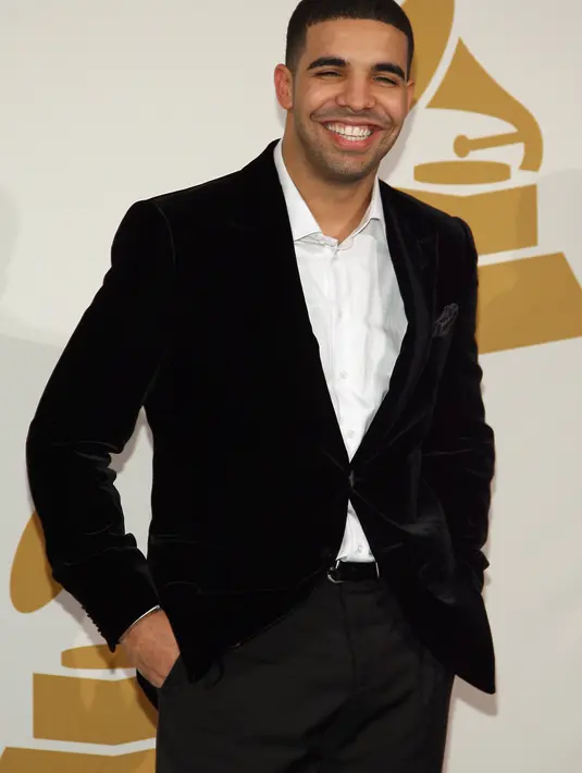 Lupakan sejenak kedekatan Drake dan Rihana. Beberapa hari yang lalu, sedang hangat topik kedekatan antara Drake dengan Hailey Baldwin. (AFP/Bintang.com)