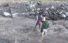 Banjir Lahar Semeru Menerjang, Ratusan Warga Lumajang Terisolir