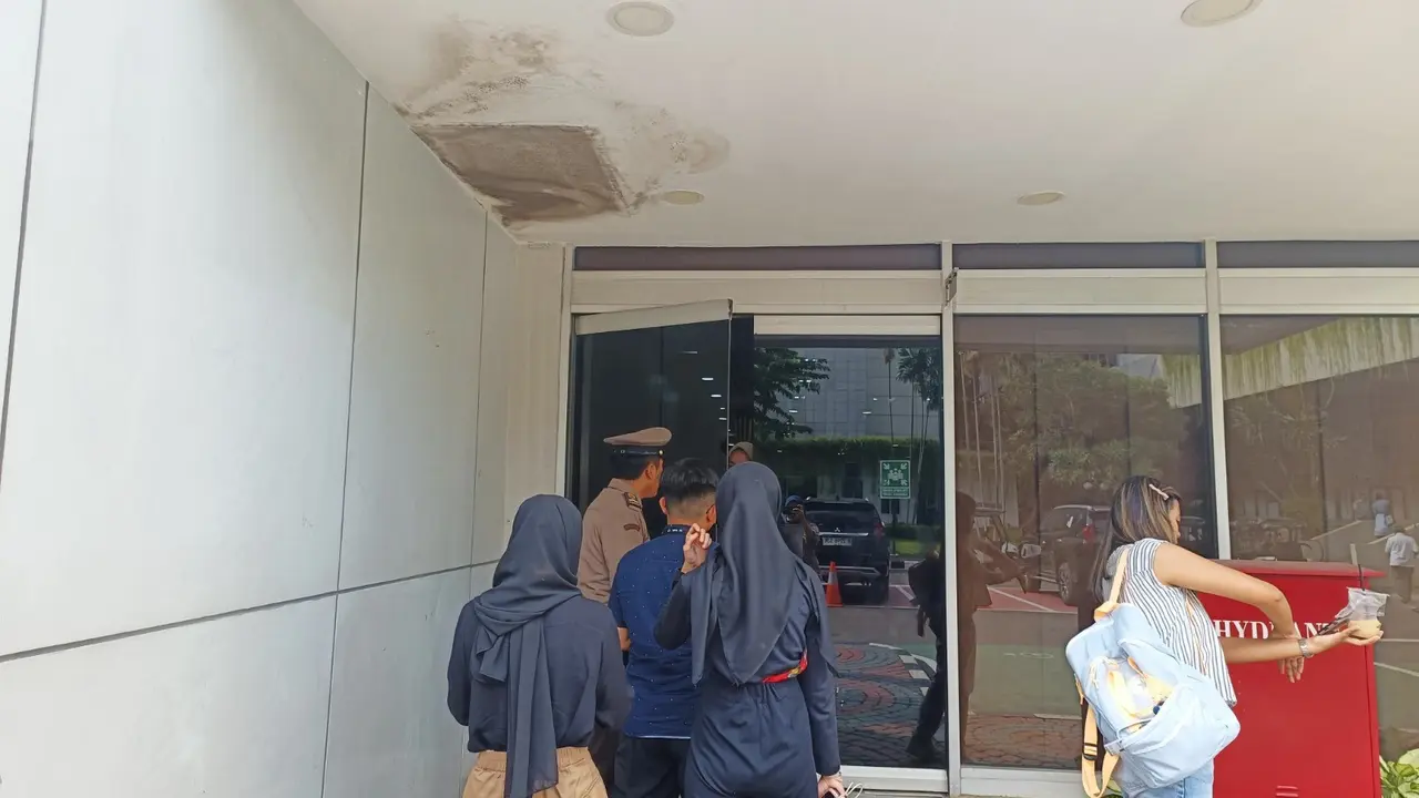 Kondisi terkini ruang kesekretariatan DPR RI yang kabarkan tengah digeledah Komisi Pemberantasan Korupsi.