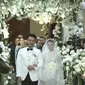 Sebelum menuju altar, rombongan pengantin diawali dengan para bridesmaid dan groomsmen. [Fimela.com/Daniel Kampua]