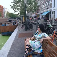 Puas liburan di London Syahrini melanjutkan perjalanan ke Amsterdam, Belanda. (Instagram @princessyahrini)