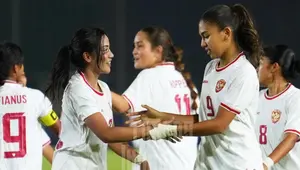 Claudia Scheunemann mencetak gol bagi timnas putri Indonesia pada semifinal Piala AFF 2024 melawan Singapura. (X Timnas Indonesia)
