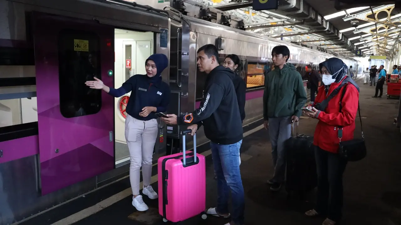 penumpang kereta, stasiun bandung