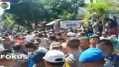 Evakuasi berjalan dramatis karena warga telah mengepung warga asing dan pegawai ESDM yang hendak melakukan survey penambangan emas blok Silo.