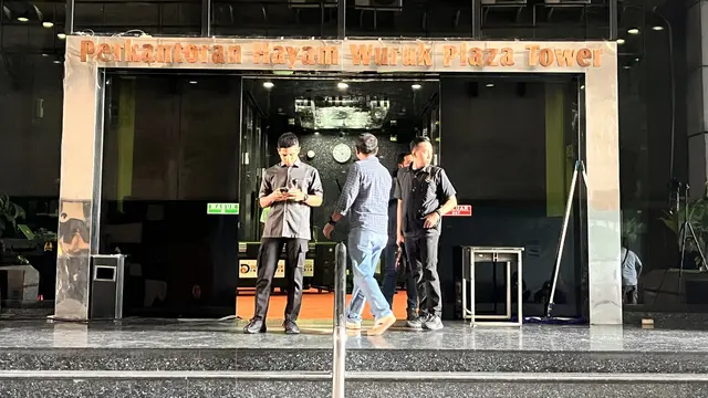 Hayam Wuruk Plaza Tower, Jakarta Barat (Jakbar) lantai 20 dan 21 diduga menjadi lokasi aktivitas jaringan judi online (judol) internasional.