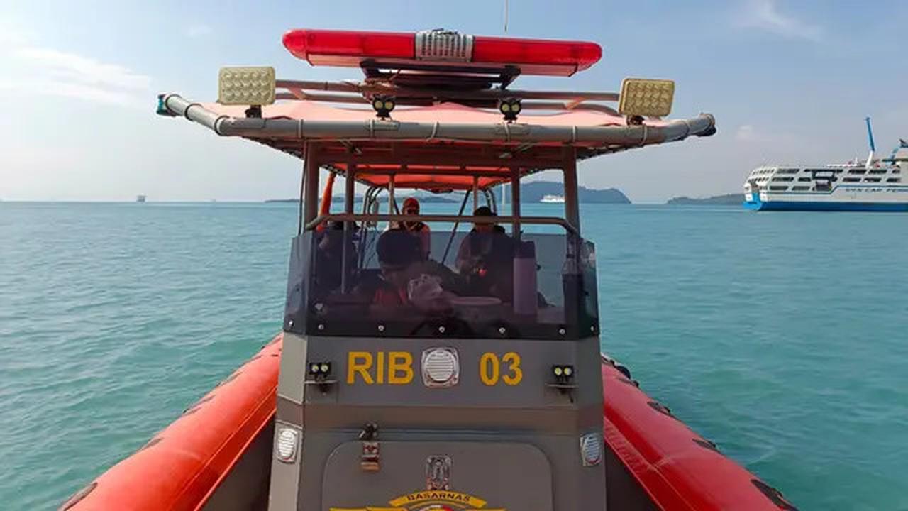 Detik-Detik Seorang Penumpang KMP Mufidah Lompat ke Laut Terekam CCTV, Pencarian Masih Dilakukan