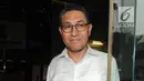 Ekspresi anggota Komisi XI DPR Sukiman usai menjalani pemeriksaan di Gedung KPK, Jakarta, Senin (22/7/2019). Tersangka dugaan suap pengurusan anggaran Kabupaten Pegunungan Arfak ini diperiksa sebagai saksi untuk tersangka Plt Kadis PUPR Pegunungan Arfak Natan Pasomba. (merdeka.com/Dwi Narwoko)