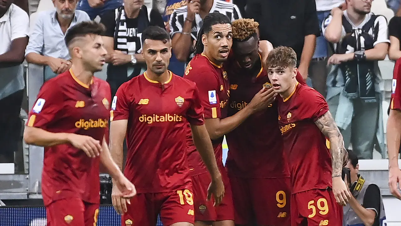 Foto: Gol Tendangan Bebas Cantik Dusan Vlahovic Gagal Bawa Juventus Raup Poin Penuh dari AS Roma di Liga Italia