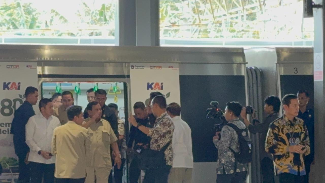 Prabowo jajal commuter line Jabodetabek