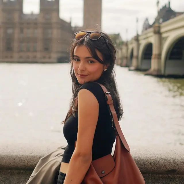 6 Potret Liburan Amanda Rawles di Eropa, Berakhir Dilamar Kekasih Setelah 7 Tahun