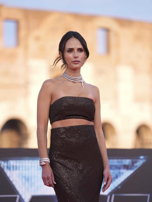 Jordana Brewster berpose untuk fotografer setibanya di pemutaran perdana dunia film 'Fast X' di Roma, Jumat, 12 Mei 2023. (AP Photo/Domenico Stinellis)
