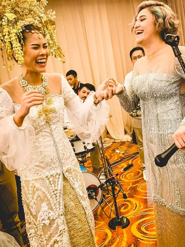Potret Marshanda saat Pernikahan Adiknya, Cantik dengan Rambut Pendek