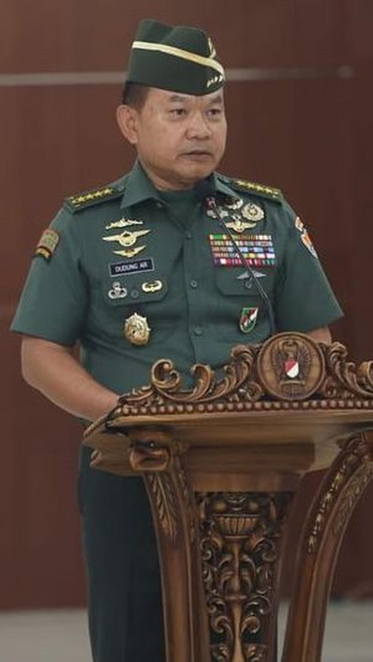 "Berikan teladan dan inspirasi yang baik kepada anggota dalam bersikap dan bertindak, serta berikan juga perhatian terhadap kesejahteraan anggota dan keluarganya," tulis Dudung.