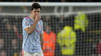 Untuk dua pertandingan liga Inggris selanjutnya, Manchester United harus kehilangan Harry Maguire. Semoga barisan belakang MU tetap solid mengingat dua pertandingan kedepan akan berhadapan dengan Chelsea dan Arsenal. (AP Photo/Frank Augstein)