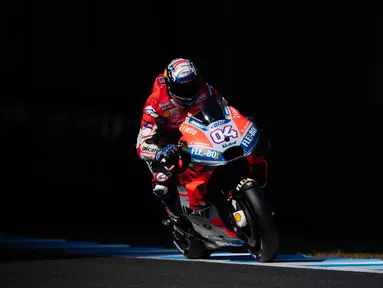 Pebalap Ducati, Andrea Dovizioso, saat beraksi pada sesi kualifikasi di Sirkuit Motegi, Jepang, Sabtu (20/10/2018). Andrea Dovizioso akan memulai balapan MotoGP Motegi dari posisi terdepan sedangkan Marc Marquez keenam. (AFP/Martin Bureau)