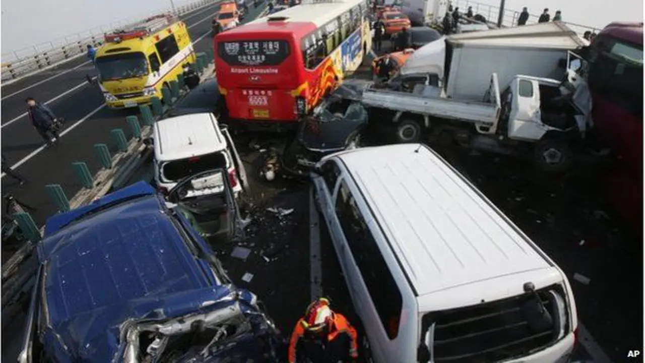 Potret Tabrakan Beruntun 100 Kendaraan di Incheon