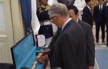 Prabowo Berikan Keris, Bill Gates Apresiasi Upaya Indonesia dalam Kesehatan dan Pertanian
