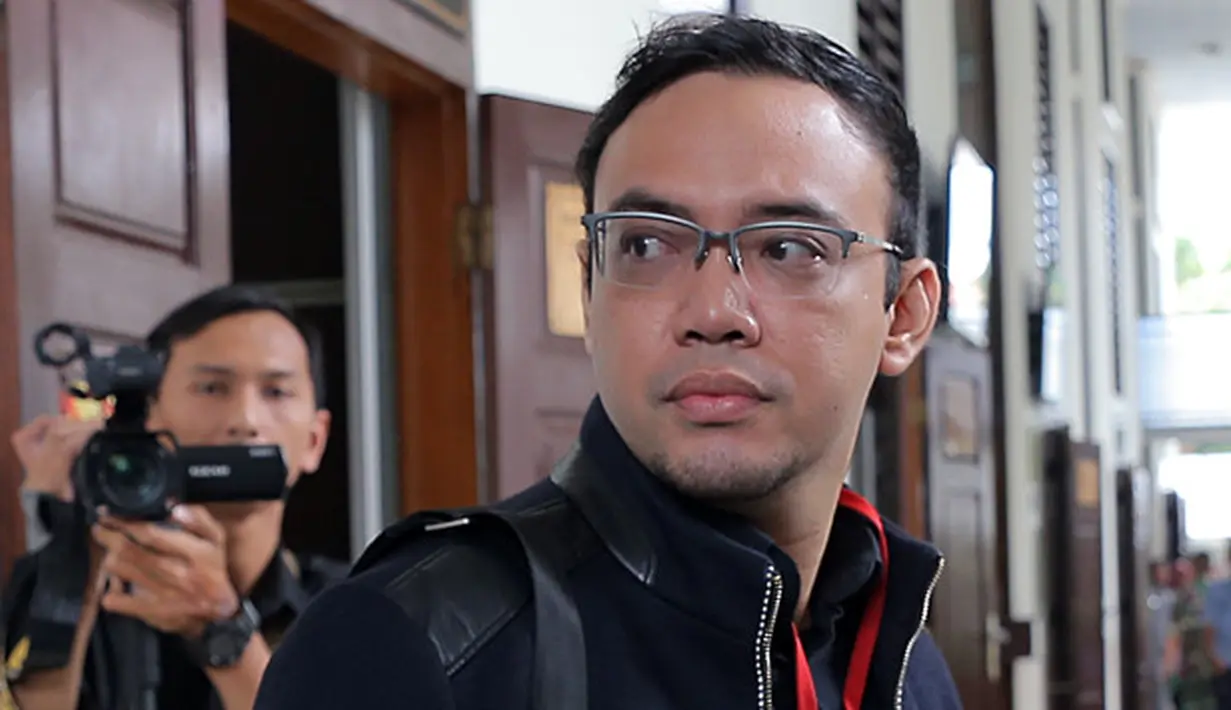 Terkesan Tessa begitu ngotot dalam mempertahankan alasannya. Seperti diketahui, kedua anak dari hasil pernikahannya jatuh ke Tessa. Diklarifikasi mengenai hal tersebut, Tessa mengaku tersulut emosinya. (Deki Prayoga/Bintang.com)