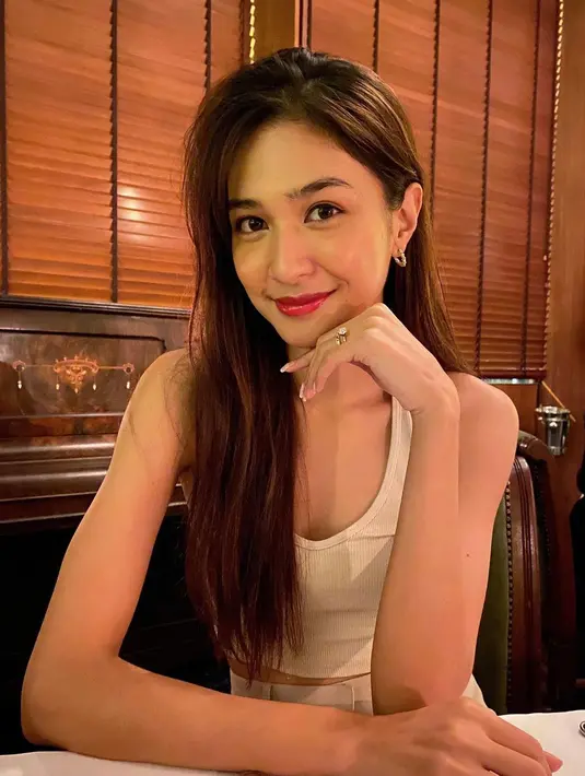 <p>Mikha Tambayong baru saja mengunggah foto dirinya saat berkencan dengan sang suami. Foto: Instagram.</p>