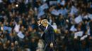 Pelatih City, Manuel Pellegrini melakukan selebrasi usai pertandingan melawan PSG di leg kedua liga Champions di Etihad Stadium, Inggris (13/4). City menang atas PSG dengan skor 1-0. (Reuters/Darren Staples)