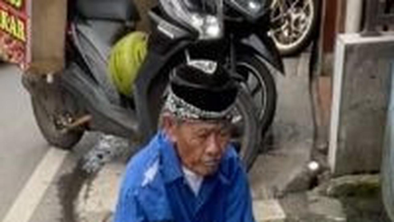 Kisah Sulitnya Rakyat Kecil Mencari Rezeki, Kakek Lansia Harus Menahan Lapar & Minum Air Keran karena Dagangan Tak Laku