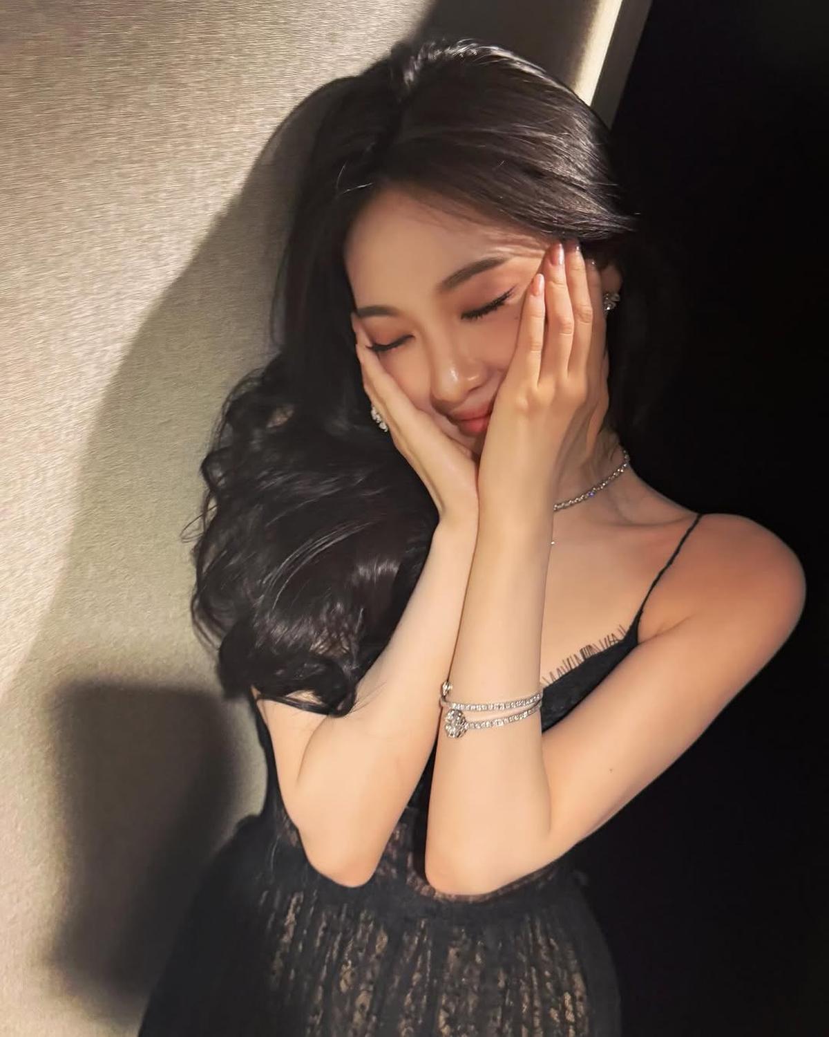 5 Potret Terbaru Ningning aespa yang Tampil Cantik Maksimal dengan Dress Hitam, Banjir Pujian