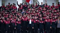 Presiden&nbsp;Joko Widodo resmi melepas Kontingen Indonesia yang akan bertarung di SEA Games 2023. Acara pelepasan berlangsung di&nbsp;halaman Istana Merdeka, Jakarta, Selasa (2/5/2023) pagi WIB. (NOC Indonesia/Naif Al'as)