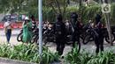 Anggota Korps Brimob Polri berjaga di kawasan Bundaran HI, Jakarta, Minggu (3/9/2023). TNI dan Polri menerjunkan 13.158 personel untuk pengamanan penyelenggaraan KTT ke-43 ASEAN. (Liputan6.com/Herman Zakharia)