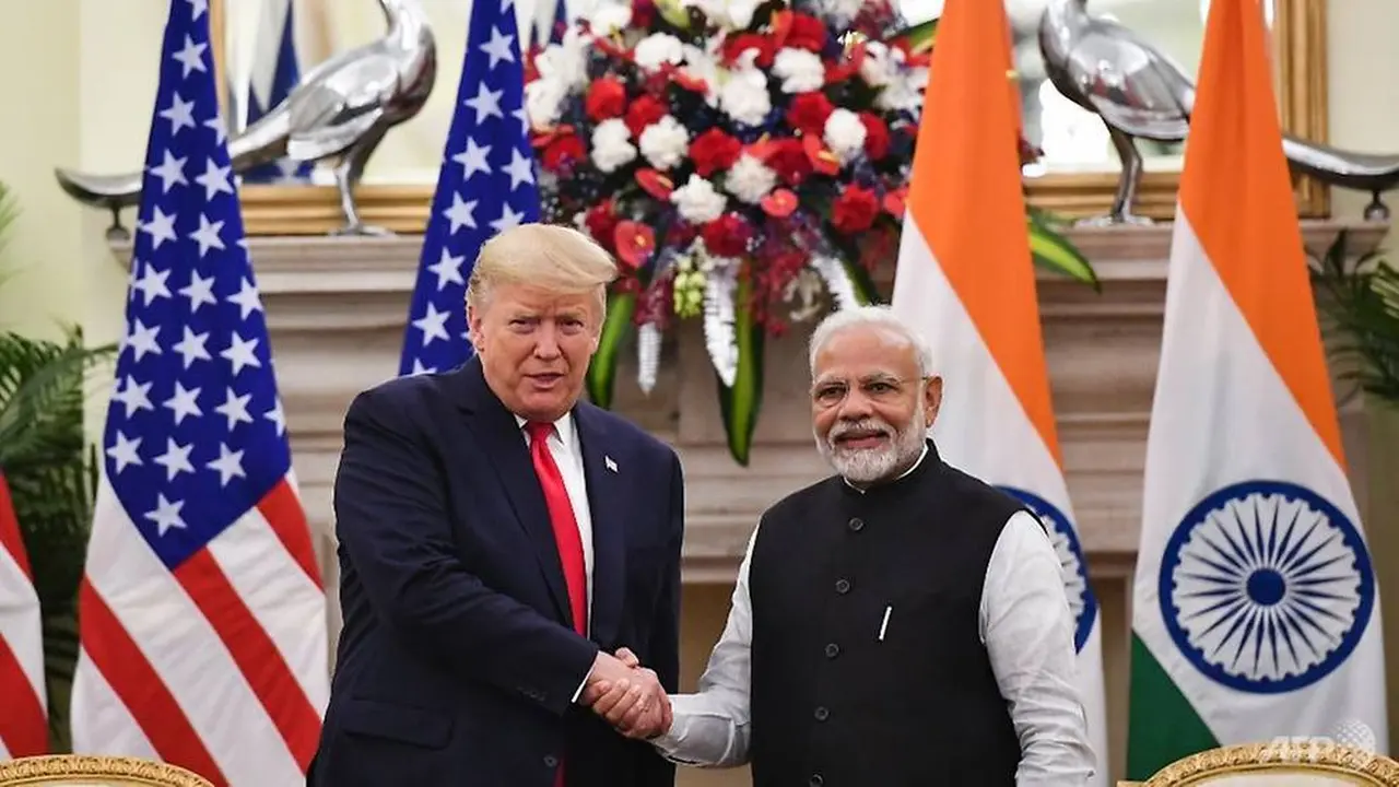Perdana Menteri India Narendra Modi berjabat tangan dengan Presiden AS Donald Trump selama pertemuan di Rumah Hyderabad di New Delhi pada 25 Februari 2020.