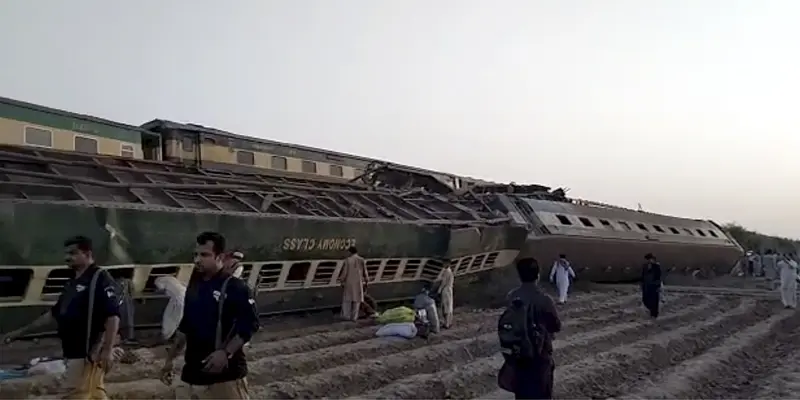 Tabrakan Kereta Api di Pakistan, 30 Orang Tewas
