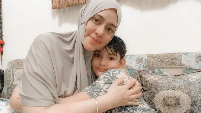 6 Potret Kebersamaan King Faaz dan Ibundanya, Penuh Kasih Sayang