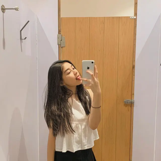 Debut di Dari Jendela SMP, Ini 6 Potret Alin Fauziah Pemeran Loly yang Memesona