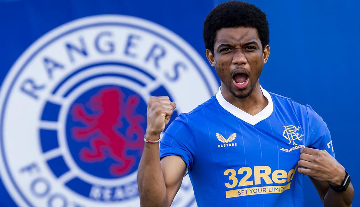 Amad Diallo. Sayap kanan Pantai Gading berusia 19 tahun ini dipinjamkan Manchester United ke Glasgow Rangers hingga akhir musim 2021/2022 pada 27 Januari 2022 lalu. Ia langsung mencetak 1 gol pada laga debutnya melawan Ross County, 29 Januari 2022, yang berkesudahan imbang 3-3. (thetimes.co.uk)