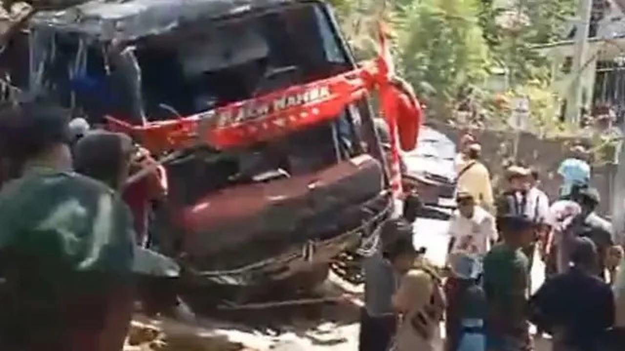 Rem Blong Diduga Sebabkan Kecelakaan Bus Maut di Bromo, 8 Orang Tewas