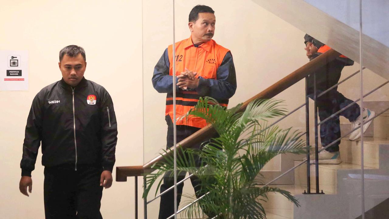 FOTO: KPK Tahan Wali Kota Madiun Maidi Terkait Dugaan Korupsi Dana CSR