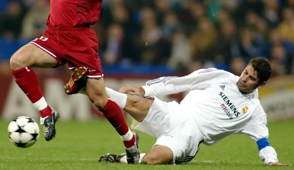 4. Fernando Hierro (Real Madrid) – Sebagai pemain bertahan ia pernah tercatat sebagai pencetak gol terbanyak timnas Spanyol dengan 29 gol. Total 163 gol telah dicetak mantan kapten Real Madrid ini selama berkarir di sepak bola. (AFP/Javier Soriano)