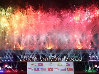 SEA Games 2021 secara resmi telah dibuka dalam upacara pembukaan meriah yang digelar di Stadion My Dinh, Kamis (12/5/2022). (Bola.com/Ikhwan Yanuar)