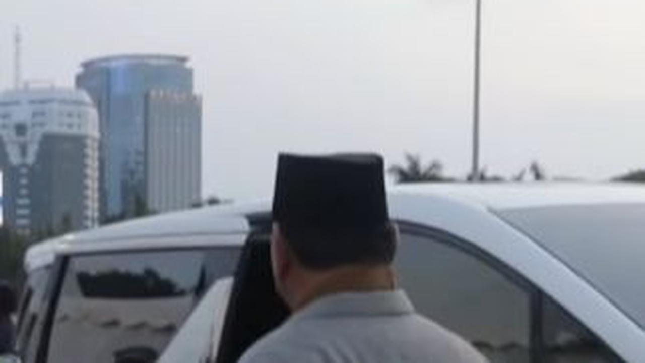 Prabowo Diajak Polisi Selfie<br>