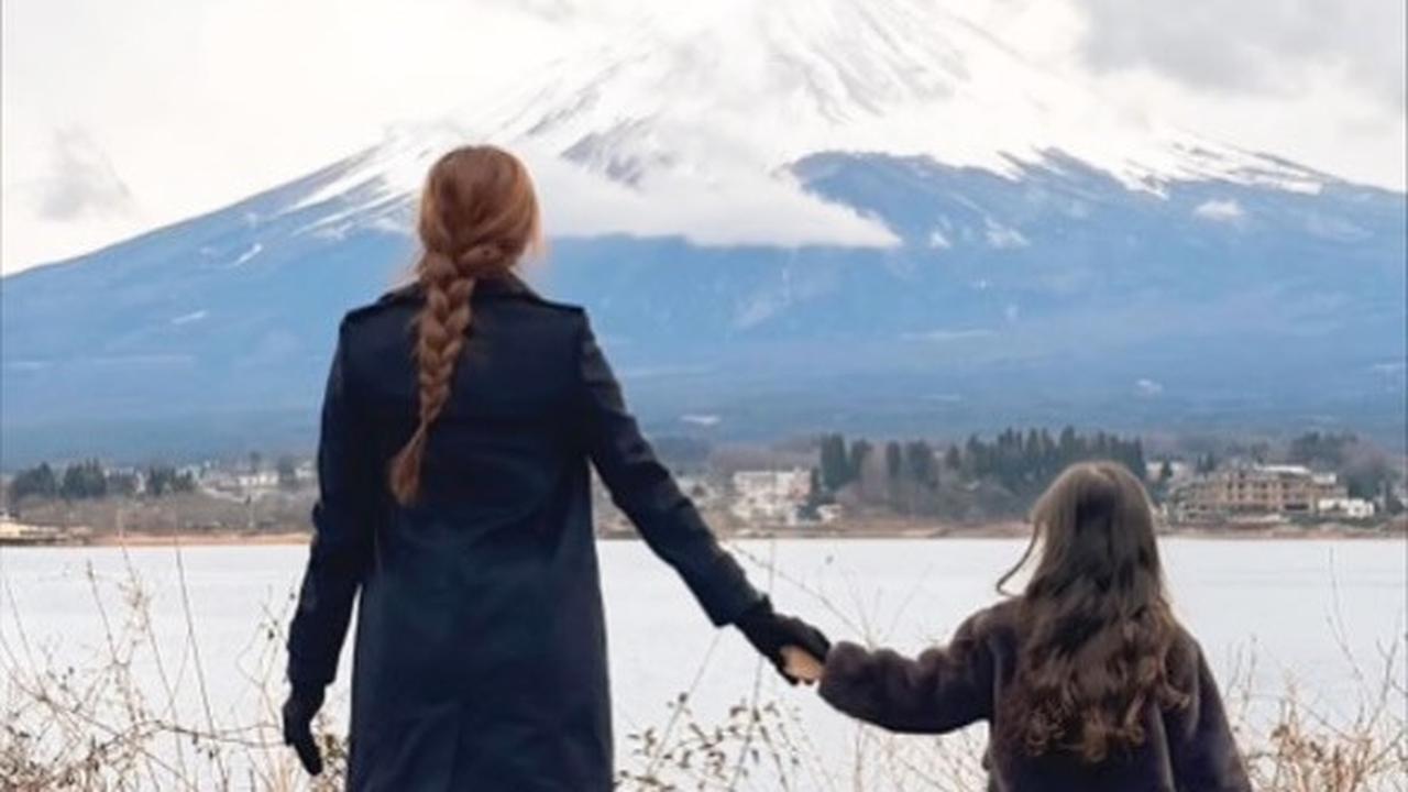 Potret Aura Kasih Liburan Ke Jepang Bersama Sang Anak Arabella, Cantik Bak Barbie Hidup