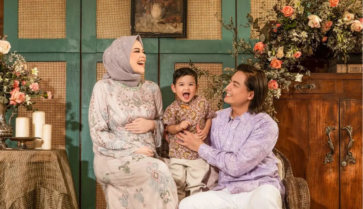 Cut Meyriska dan Roger Danuarta (Instagram/rogerojey)